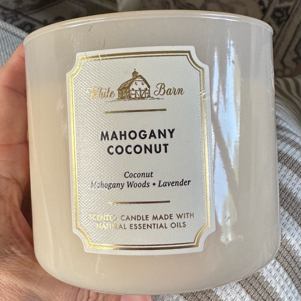 White Barn Mahogany Coconut Candle - Picture 3 of 8